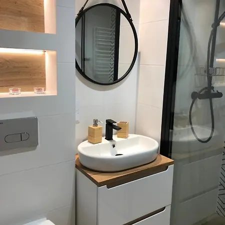 Przystanek דירה *